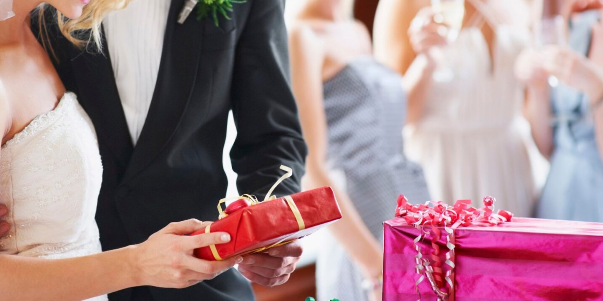 Что подарить на свадьбу молодоженам: идеи оригинальных подарков